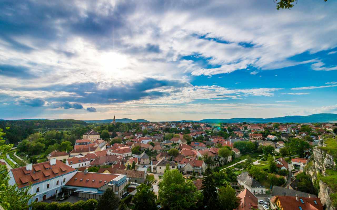 Pogled na grad iz daljine